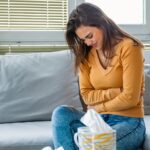 Position pour évacuer les gaz intestinaux : gestes simples pour aller mieux