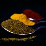 Curcuma et Poivre Noir : Le Guide de la Synergie (Bienfaits & Dosage)