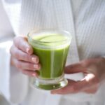 Jus d’herbe d’orge : découvrir ses vertus détox et énergisantes