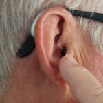 Oreille droite qui siffle : quelle signification spirituelle et médicale