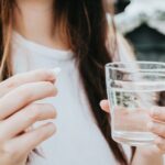 Ultra-levure avant ou après repas : la meilleure prise expliquée